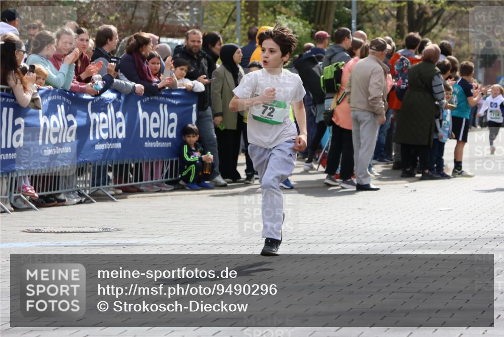 12.04.2026 - 45. Internationalen Wilhelmsburger Insellauf Strokosch-Dieckow http://msf.ph/oto/9490296 12.04.2026 14:33:36 Ziel 610, 72, 671 meine-sportfotos.de