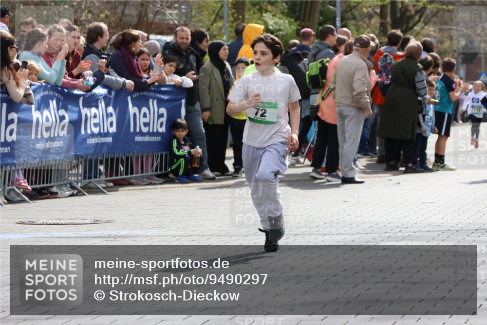 12.04.2026 - 45. Internationalen Wilhelmsburger Insellauf Strokosch-Dieckow http://msf.ph/oto/9490297 12.04.2026 14:33:36 Ziel 610, 72, 671 meine-sportfotos.de