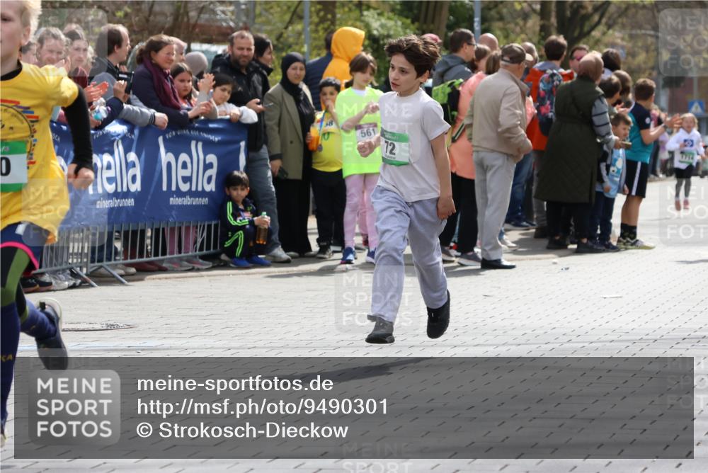 12.04.2026 - 45. Internationalen Wilhelmsburger Insellauf Strokosch-Dieckow http://msf.ph/oto/9490301 12.04.2026 14:33:35 Ziel 610, 72, 671 meine-sportfotos.de
