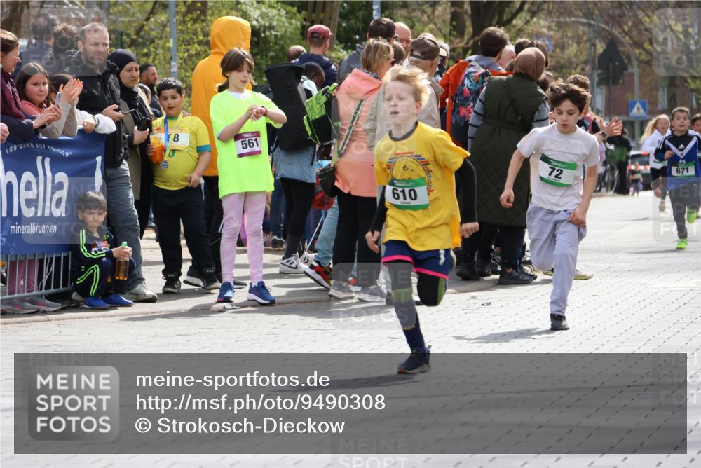 12.04.2026 - 45. Internationalen Wilhelmsburger Insellauf Strokosch-Dieckow http://msf.ph/oto/9490308 12.04.2026 14:33:33 Ziel 610, 72 meine-sportfotos.de