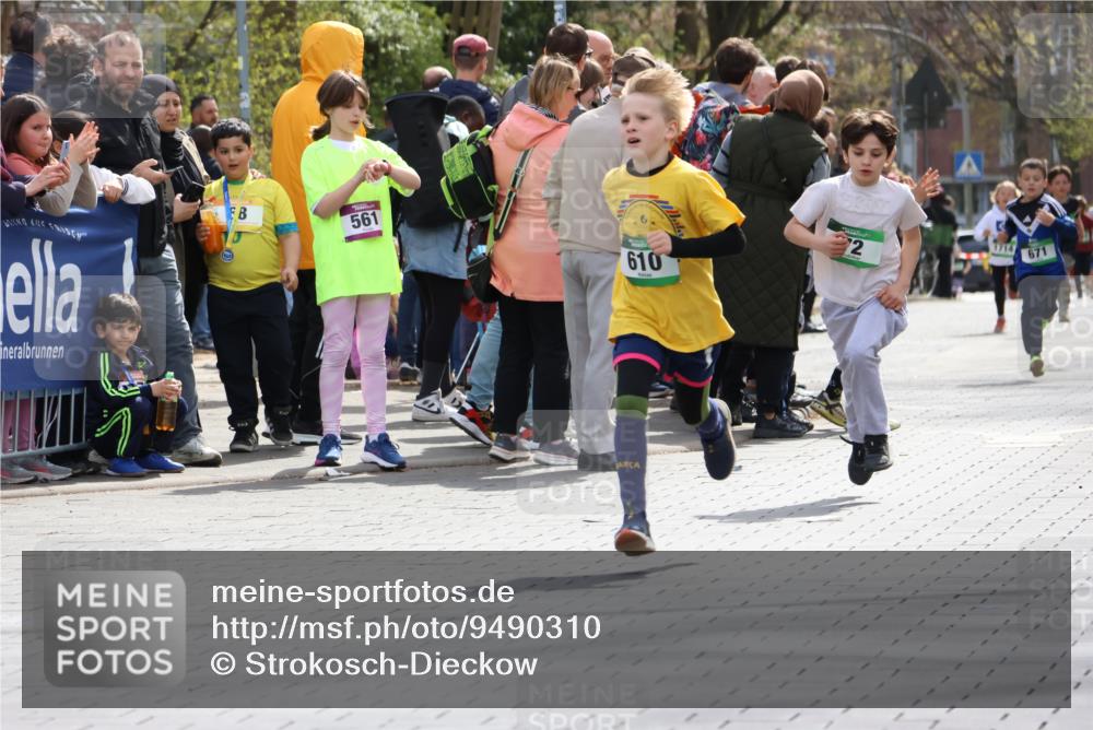 12.04.2026 - 45. Internationalen Wilhelmsburger Insellauf Strokosch-Dieckow http://msf.ph/oto/9490310 12.04.2026 14:33:33 Ziel 610, 72 meine-sportfotos.de