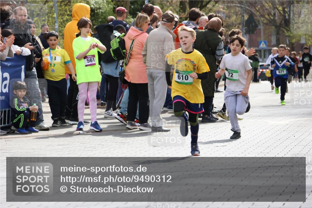 12.04.2026 - 45. Internationalen Wilhelmsburger Insellauf Strokosch-Dieckow http://msf.ph/oto/9490312 12.04.2026 14:33:33 Ziel 610, 72 meine-sportfotos.de