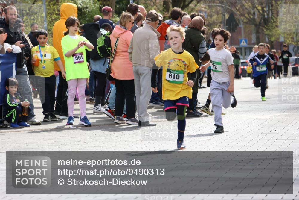 12.04.2026 - 45. Internationalen Wilhelmsburger Insellauf Strokosch-Dieckow http://msf.ph/oto/9490313 12.04.2026 14:33:33 Ziel 610, 72 meine-sportfotos.de