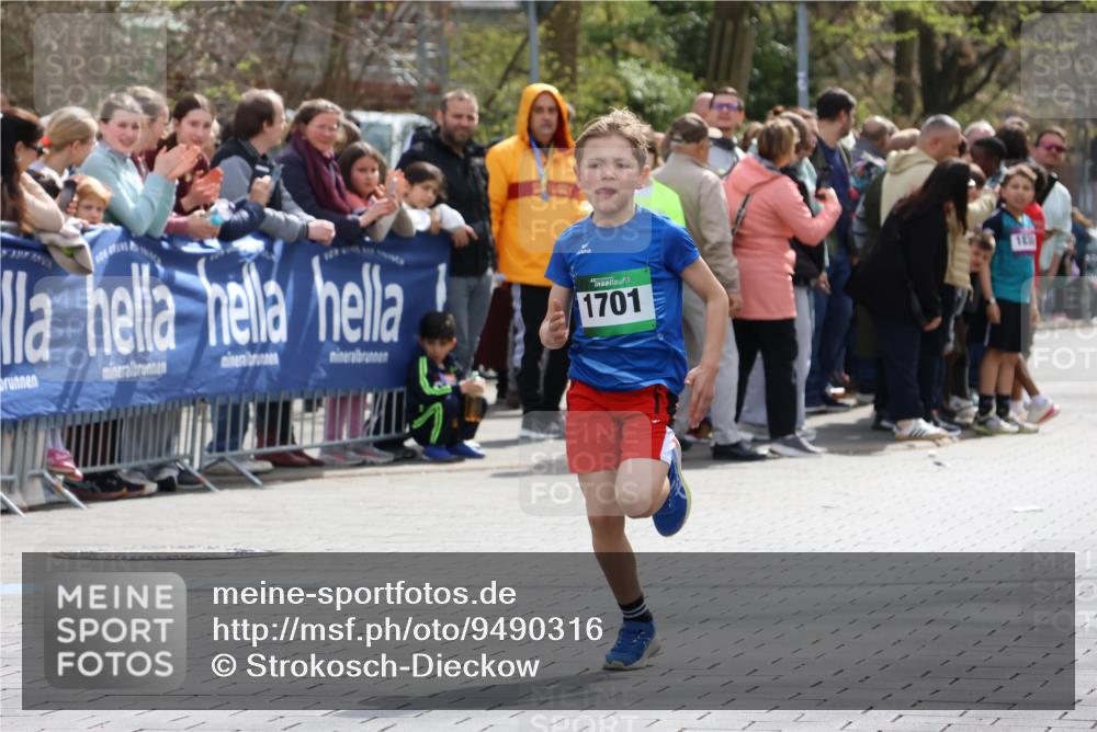 12.04.2026 - 45. Internationalen Wilhelmsburger Insellauf Strokosch-Dieckow http://msf.ph/oto/9490316 12.04.2026 14:33:15 Ziel 1701 meine-sportfotos.de
