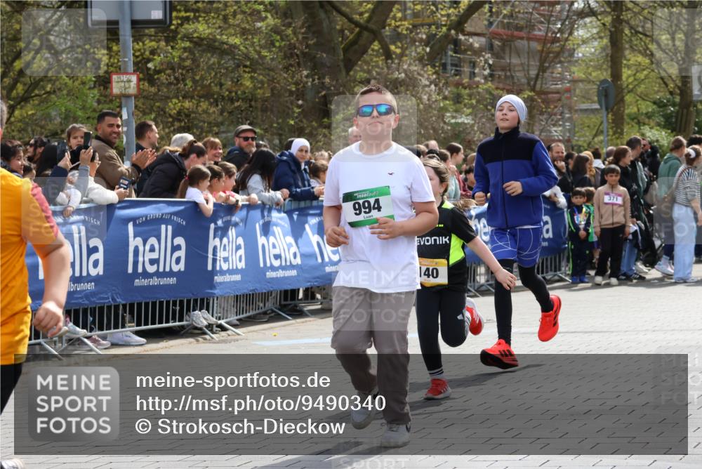 12.04.2026 - 45. Internationalen Wilhelmsburger Insellauf Strokosch-Dieckow http://msf.ph/oto/9490340 12.04.2026 14:22:56 Ziel 569, 766, 1625, 784, 1000, 781, 308, 140, 758 meine-sportfotos.de