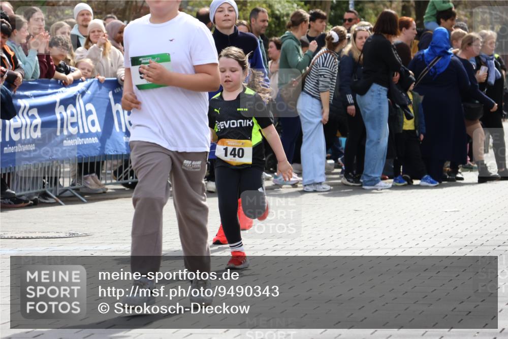 12.04.2026 - 45. Internationalen Wilhelmsburger Insellauf Strokosch-Dieckow http://msf.ph/oto/9490343 12.04.2026 14:22:55 Ziel 765, 569, 766, 1625, 784, 1000, 781, 308, 140, 758 meine-sportfotos.de