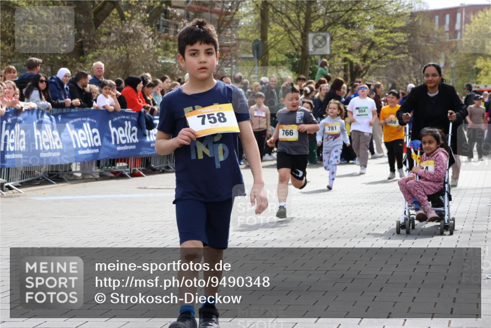 12.04.2026 - 45. Internationalen Wilhelmsburger Insellauf Strokosch-Dieckow http://msf.ph/oto/9490348 12.04.2026 14:22:51 Ziel 68, 757, 755, 765, 569, 766, 1625, 784, 1000, 781, 308, 140 meine-sportfotos.de