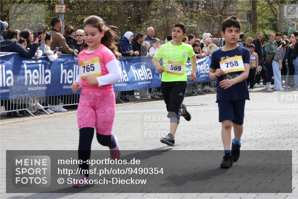 12.04.2026 - 45. Internationalen Wilhelmsburger Insellauf Strokosch-Dieckow http://msf.ph/oto/9490354 12.04.2026 14:22:49 Ziel 743, 778, 779, 68, 757, 755, 765, 569, 766, 1625, 784, 1000, 781 meine-sportfotos.de