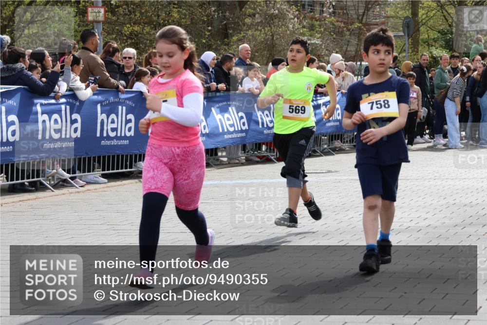 12.04.2026 - 45. Internationalen Wilhelmsburger Insellauf Strokosch-Dieckow http://msf.ph/oto/9490355 12.04.2026 14:22:49 Ziel 743, 778, 779, 68, 757, 755, 765, 569, 766, 1625, 784, 1000, 781 meine-sportfotos.de