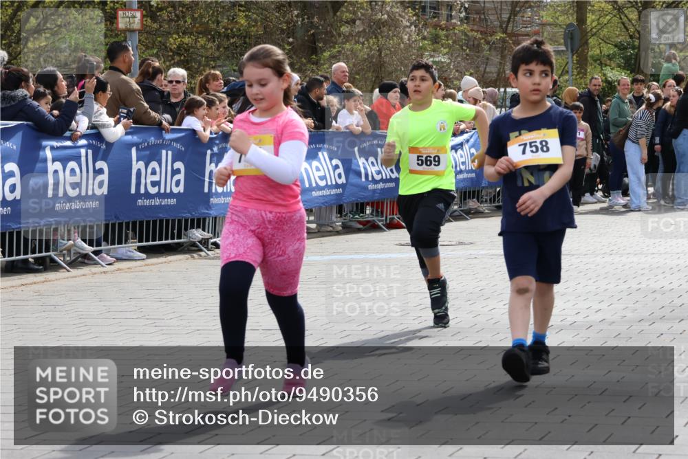 12.04.2026 - 45. Internationalen Wilhelmsburger Insellauf Strokosch-Dieckow http://msf.ph/oto/9490356 12.04.2026 14:22:49 Ziel 743, 778, 779, 68, 757, 755, 765, 569, 766, 1625, 784, 1000, 781 meine-sportfotos.de