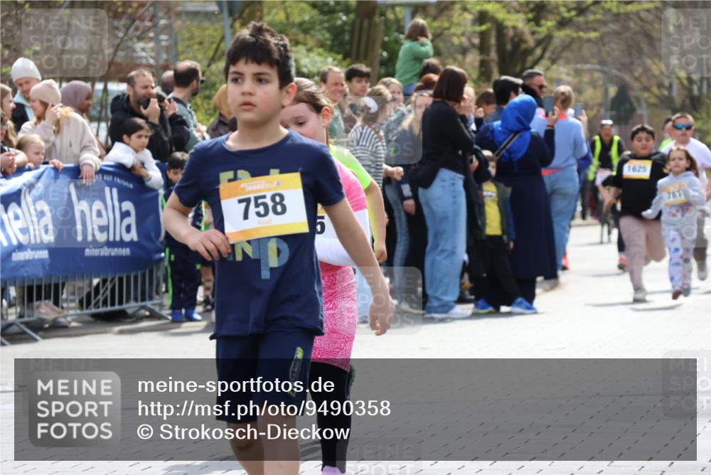 12.04.2026 - 45. Internationalen Wilhelmsburger Insellauf Strokosch-Dieckow http://msf.ph/oto/9490358 12.04.2026 14:22:48 Ziel 780, 743, 778, 779, 68, 757, 755, 765, 569, 766, 1625, 784, 1000 meine-sportfotos.de