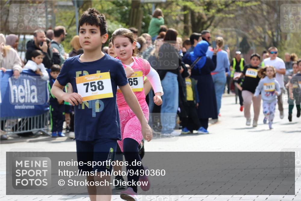 12.04.2026 - 45. Internationalen Wilhelmsburger Insellauf Strokosch-Dieckow http://msf.ph/oto/9490360 12.04.2026 14:22:48 Ziel 780, 743, 778, 779, 68, 757, 755, 765, 569, 766, 1625, 784, 1000 meine-sportfotos.de
