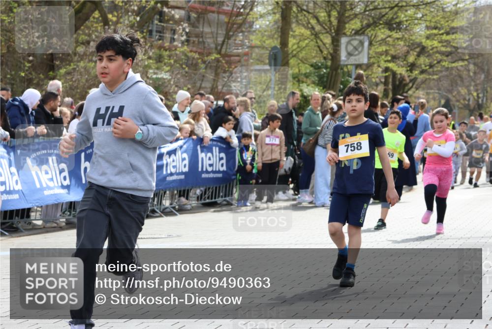 12.04.2026 - 45. Internationalen Wilhelmsburger Insellauf Strokosch-Dieckow http://msf.ph/oto/9490363 12.04.2026 14:22:46 Ziel 780, 743, 778, 779, 68, 757, 755, 765, 569, 766 meine-sportfotos.de