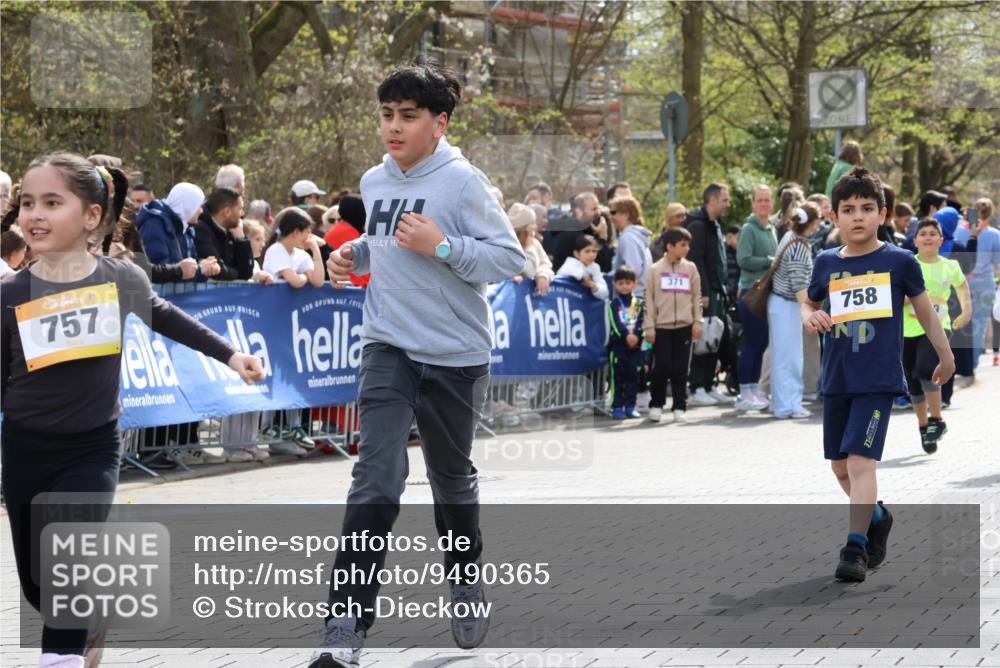 12.04.2026 - 45. Internationalen Wilhelmsburger Insellauf Strokosch-Dieckow http://msf.ph/oto/9490365 12.04.2026 14:22:46 Ziel 780, 743, 778, 779, 68, 757, 755, 765, 569, 766 meine-sportfotos.de