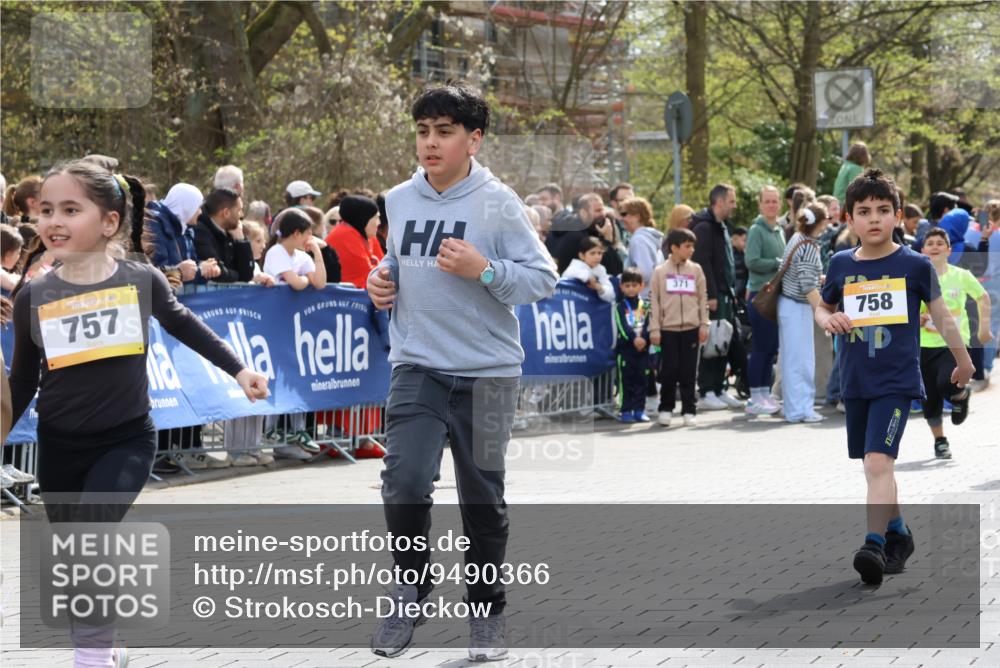 12.04.2026 - 45. Internationalen Wilhelmsburger Insellauf Strokosch-Dieckow http://msf.ph/oto/9490366 12.04.2026 14:22:46 Ziel 780, 743, 778, 779, 68, 757, 755, 765, 569, 766 meine-sportfotos.de