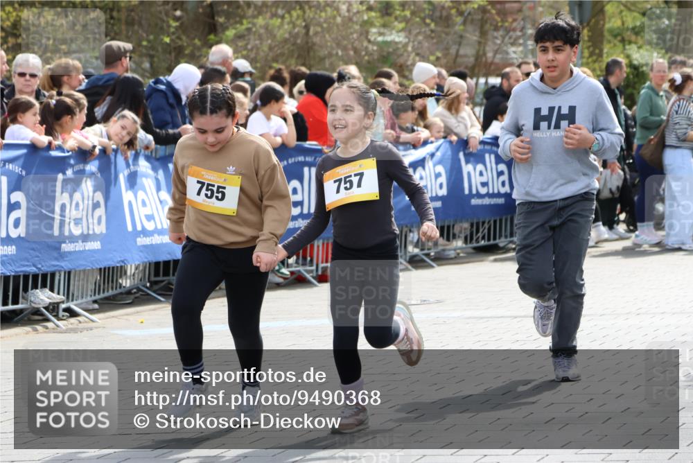 12.04.2026 - 45. Internationalen Wilhelmsburger Insellauf Strokosch-Dieckow http://msf.ph/oto/9490368 12.04.2026 14:22:45 Ziel 1609, 780, 743, 778, 779, 68, 757, 755, 765, 569, 766 meine-sportfotos.de