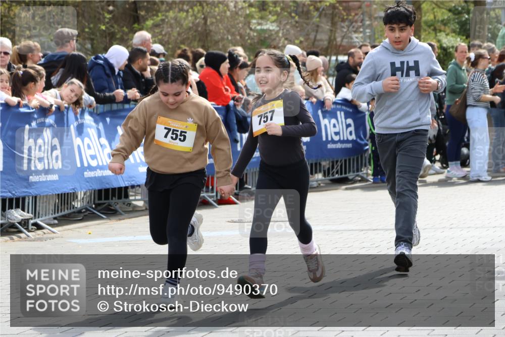 12.04.2026 - 45. Internationalen Wilhelmsburger Insellauf Strokosch-Dieckow http://msf.ph/oto/9490370 12.04.2026 14:22:45 Ziel 1609, 780, 743, 778, 779, 68, 757, 755, 765, 569, 766 meine-sportfotos.de