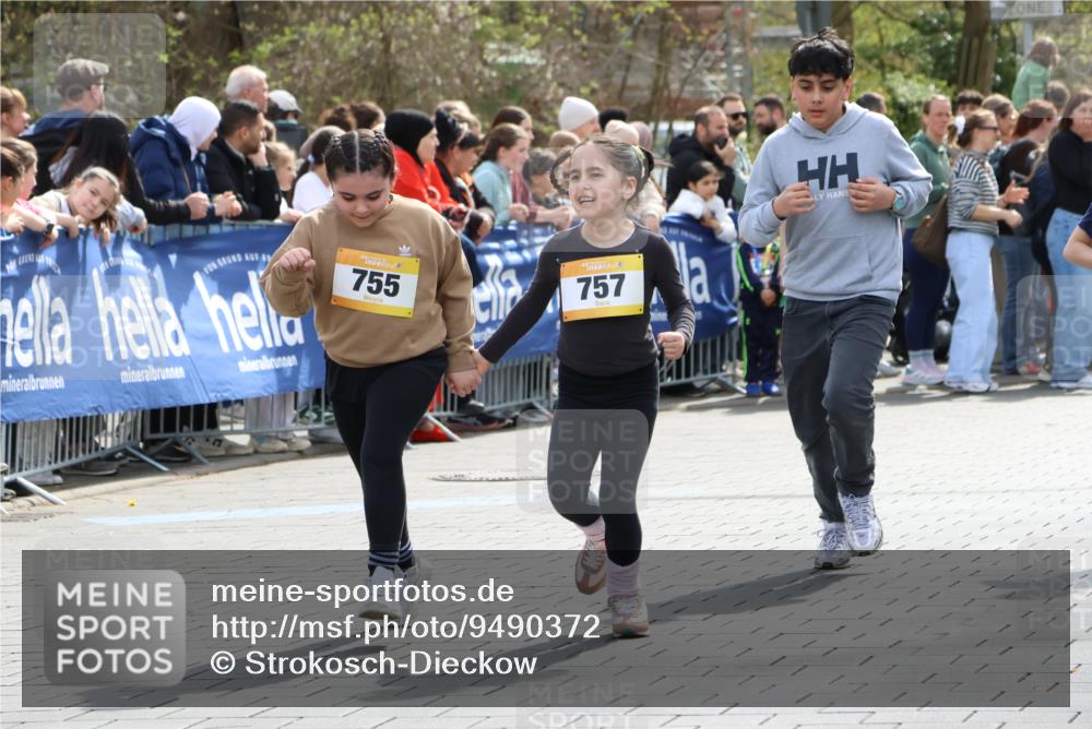 12.04.2026 - 45. Internationalen Wilhelmsburger Insellauf Strokosch-Dieckow http://msf.ph/oto/9490372 12.04.2026 14:22:45 Ziel 1609, 780, 743, 778, 779, 68, 757, 755, 765, 569, 766 meine-sportfotos.de