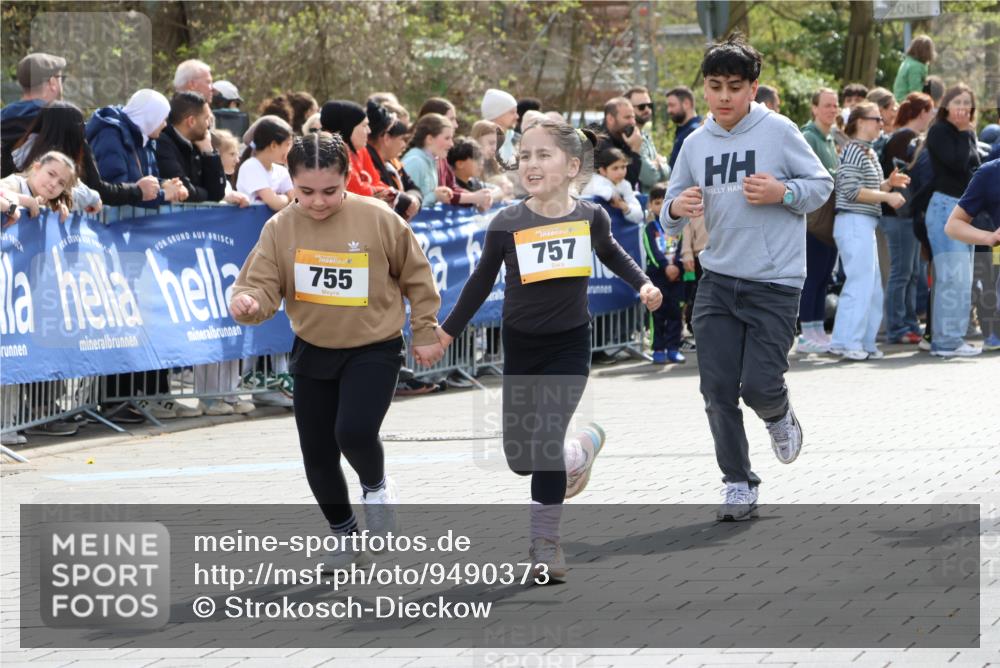 12.04.2026 - 45. Internationalen Wilhelmsburger Insellauf Strokosch-Dieckow http://msf.ph/oto/9490373 12.04.2026 14:22:45 Ziel 1609, 780, 743, 778, 779, 68, 757, 755, 765, 569, 766 meine-sportfotos.de