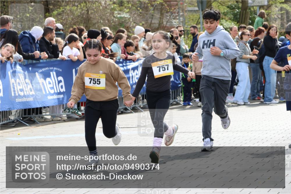 12.04.2026 - 45. Internationalen Wilhelmsburger Insellauf Strokosch-Dieckow http://msf.ph/oto/9490374 12.04.2026 14:22:45 Ziel 1609, 780, 743, 778, 779, 68, 757, 755, 765, 569, 766 meine-sportfotos.de