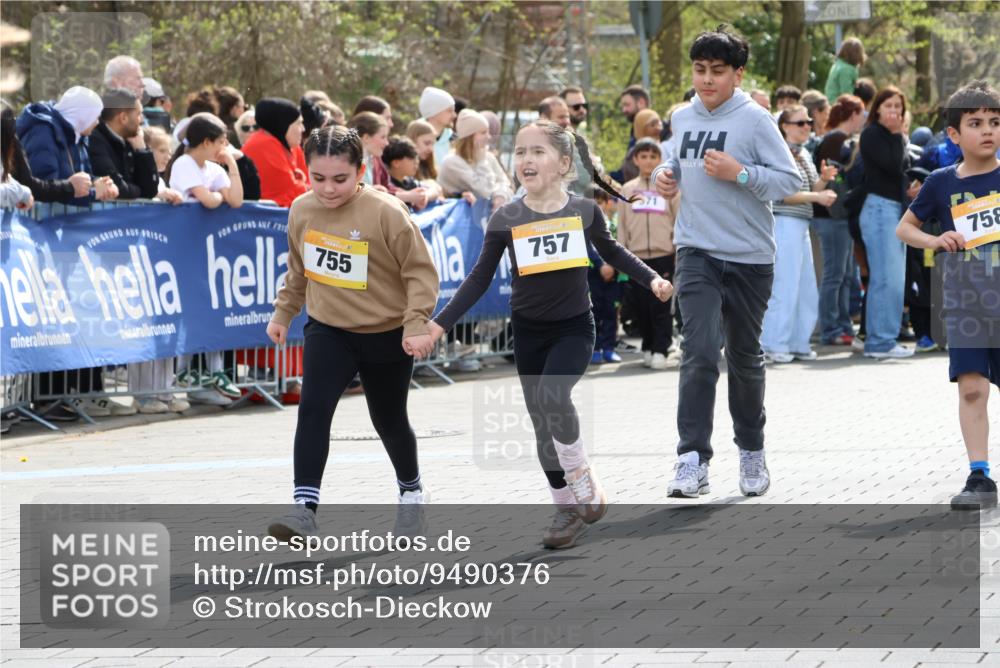 12.04.2026 - 45. Internationalen Wilhelmsburger Insellauf Strokosch-Dieckow http://msf.ph/oto/9490376 12.04.2026 14:22:45 Ziel 1609, 780, 743, 778, 779, 68, 757, 755, 765, 569, 766 meine-sportfotos.de
