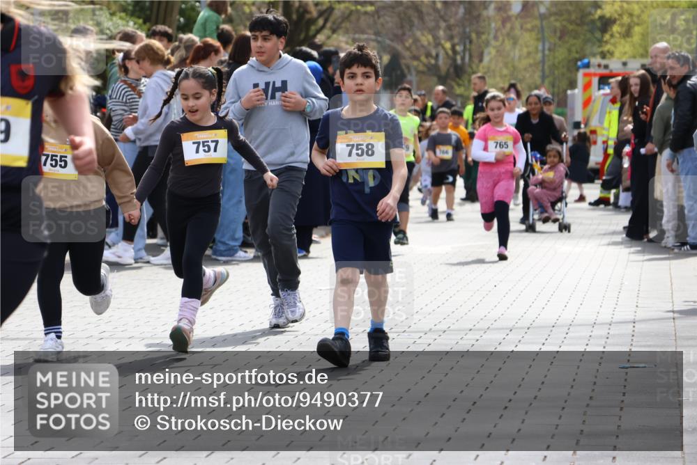 12.04.2026 - 45. Internationalen Wilhelmsburger Insellauf Strokosch-Dieckow http://msf.ph/oto/9490377 12.04.2026 14:22:44 Ziel 1609, 780, 743, 778, 779, 68, 757, 755, 765, 569 meine-sportfotos.de