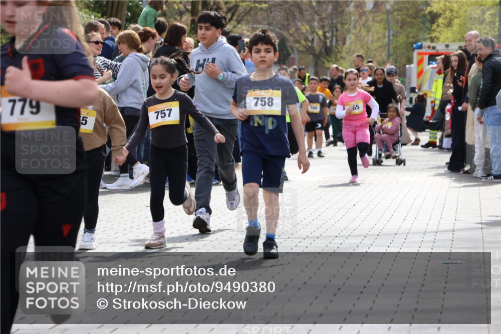 12.04.2026 - 45. Internationalen Wilhelmsburger Insellauf Strokosch-Dieckow http://msf.ph/oto/9490380 12.04.2026 14:22:43 Ziel 1609, 780, 743, 778, 779, 68, 757, 755, 765 meine-sportfotos.de