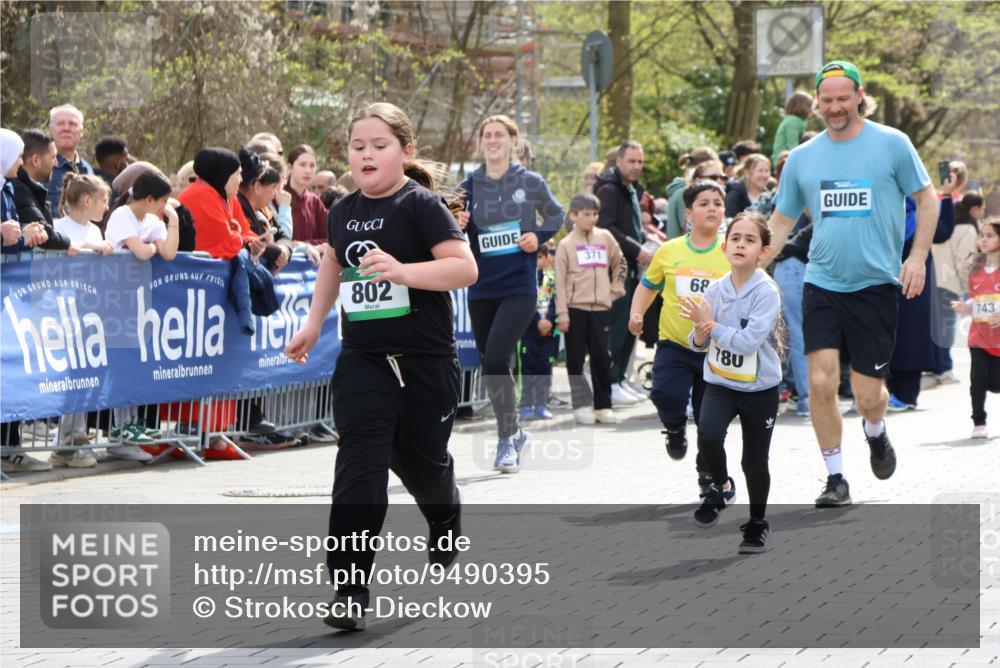 12.04.2026 - 45. Internationalen Wilhelmsburger Insellauf Strokosch-Dieckow http://msf.ph/oto/9490395 12.04.2026 14:22:38 Ziel 670, 327, 1609, 780, 743, 778, 779 meine-sportfotos.de