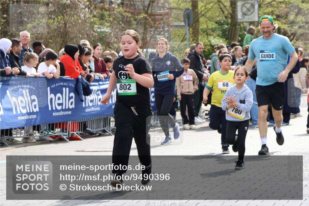 12.04.2026 - 45. Internationalen Wilhelmsburger Insellauf Strokosch-Dieckow http://msf.ph/oto/9490396 12.04.2026 14:22:38 Ziel 670, 327, 1609, 780, 743, 778, 779 meine-sportfotos.de