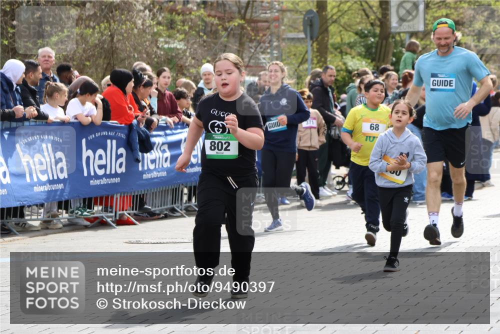 12.04.2026 - 45. Internationalen Wilhelmsburger Insellauf Strokosch-Dieckow http://msf.ph/oto/9490397 12.04.2026 14:22:38 Ziel 670, 327, 1609, 780, 743, 778, 779 meine-sportfotos.de