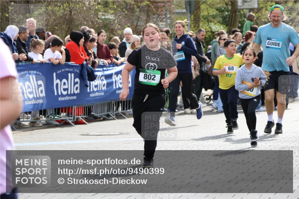 12.04.2026 - 45. Internationalen Wilhelmsburger Insellauf Strokosch-Dieckow http://msf.ph/oto/9490399 12.04.2026 14:22:37 Ziel 670, 327, 1609, 780, 743, 778 meine-sportfotos.de
