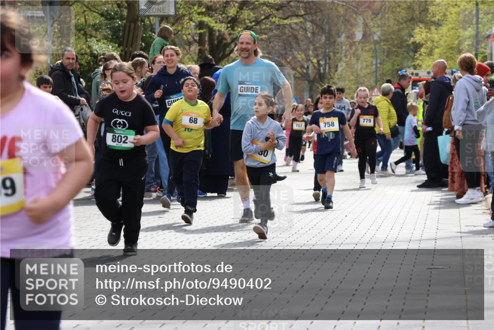 12.04.2026 - 45. Internationalen Wilhelmsburger Insellauf Strokosch-Dieckow http://msf.ph/oto/9490402 12.04.2026 14:22:36 Ziel 670, 327, 1609, 780 meine-sportfotos.de