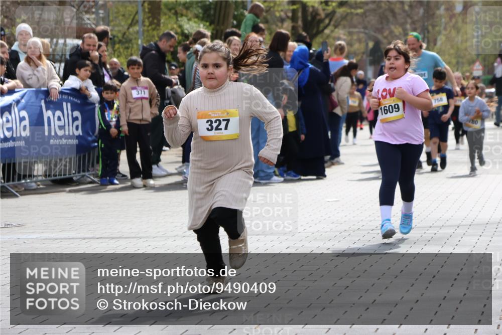 12.04.2026 - 45. Internationalen Wilhelmsburger Insellauf Strokosch-Dieckow http://msf.ph/oto/9490409 12.04.2026 14:22:33 Ziel 555, 1629, 56, 670, 327, 1609 meine-sportfotos.de