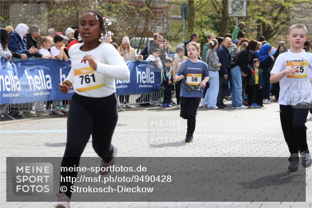 12.04.2026 - 45. Internationalen Wilhelmsburger Insellauf Strokosch-Dieckow http://msf.ph/oto/9490428 12.04.2026 14:22:23 Ziel 731, 739, 580, 835, 752, 761, 559, 315, 973, 555, 1629, 56 meine-sportfotos.de