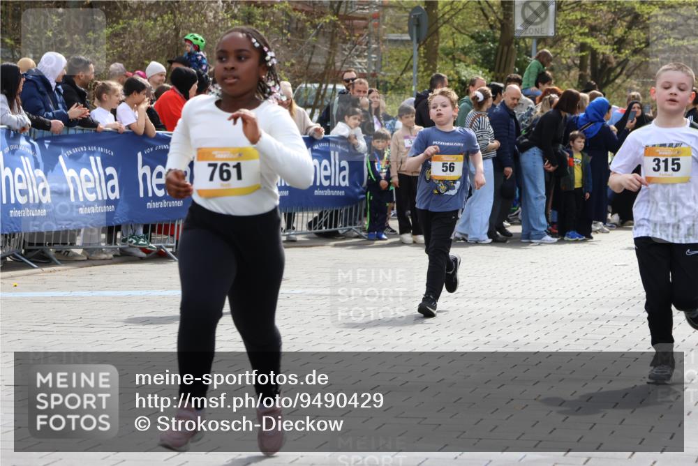 12.04.2026 - 45. Internationalen Wilhelmsburger Insellauf Strokosch-Dieckow http://msf.ph/oto/9490429 12.04.2026 14:22:23 Ziel 731, 739, 580, 835, 752, 761, 559, 315, 973, 555, 1629, 56 meine-sportfotos.de