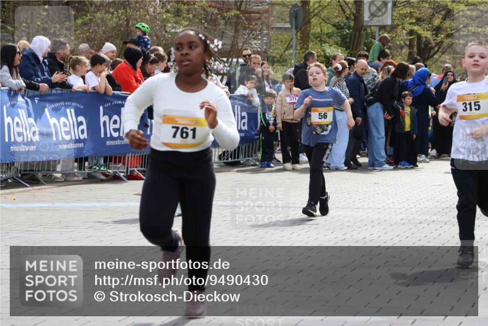 12.04.2026 - 45. Internationalen Wilhelmsburger Insellauf Strokosch-Dieckow http://msf.ph/oto/9490430 12.04.2026 14:22:23 Ziel 731, 739, 580, 835, 752, 761, 559, 315, 973, 555, 1629, 56 meine-sportfotos.de