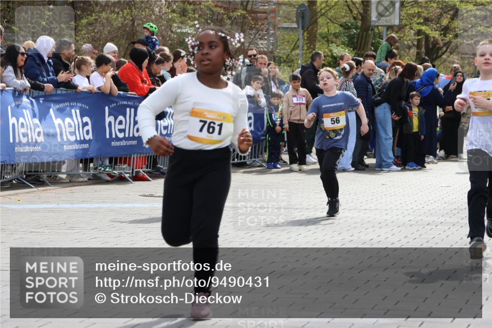 12.04.2026 - 45. Internationalen Wilhelmsburger Insellauf Strokosch-Dieckow http://msf.ph/oto/9490431 12.04.2026 14:22:23 Ziel 731, 739, 580, 835, 752, 761, 559, 315, 973, 555, 1629, 56 meine-sportfotos.de