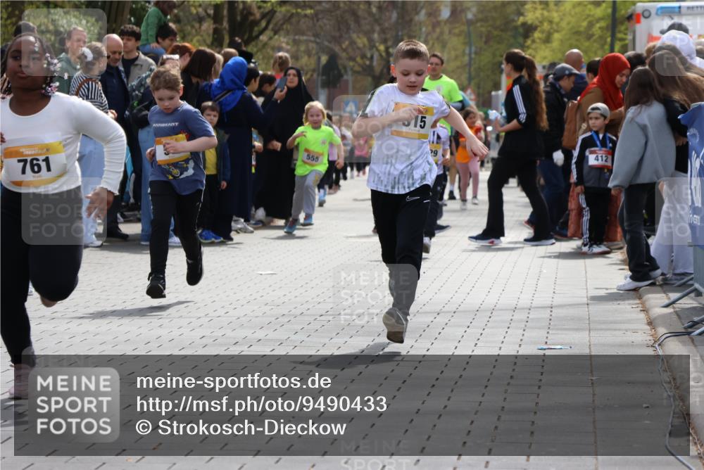 12.04.2026 - 45. Internationalen Wilhelmsburger Insellauf Strokosch-Dieckow http://msf.ph/oto/9490433 12.04.2026 14:22:22 Ziel 124, 731, 739, 580, 835, 752, 761, 559, 315, 973, 555, 1629, 56 meine-sportfotos.de