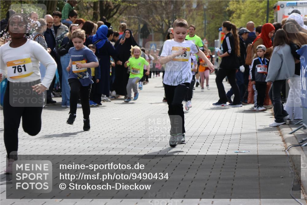 12.04.2026 - 45. Internationalen Wilhelmsburger Insellauf Strokosch-Dieckow http://msf.ph/oto/9490434 12.04.2026 14:22:22 Ziel 124, 731, 739, 580, 835, 752, 761, 559, 315, 973, 555, 1629, 56 meine-sportfotos.de