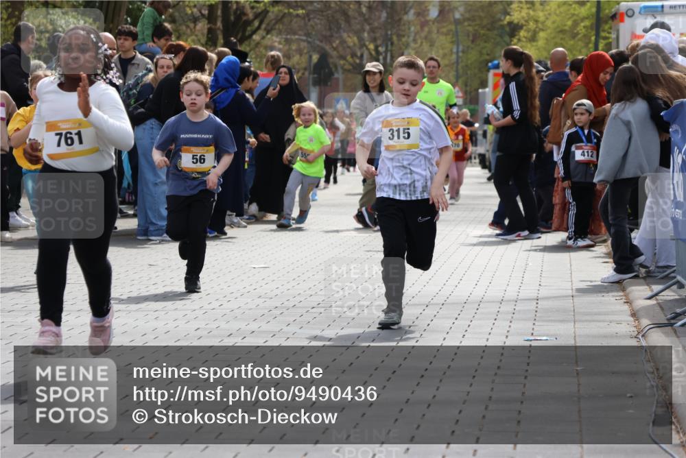 12.04.2026 - 45. Internationalen Wilhelmsburger Insellauf Strokosch-Dieckow http://msf.ph/oto/9490436 12.04.2026 14:22:22 Ziel 124, 731, 739, 580, 835, 752, 761, 559, 315, 973, 555, 1629, 56 meine-sportfotos.de