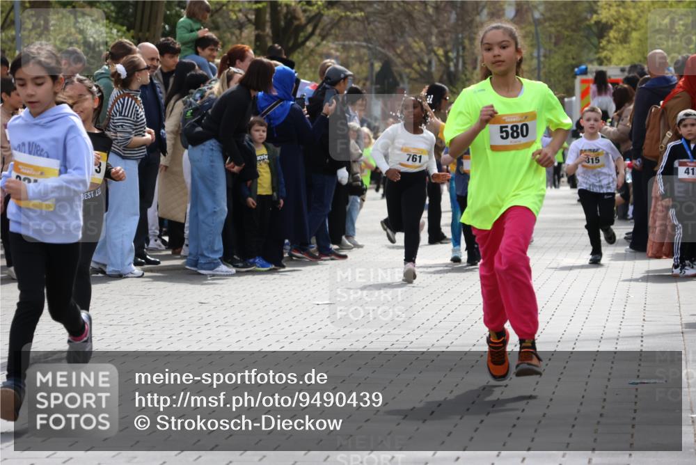 12.04.2026 - 45. Internationalen Wilhelmsburger Insellauf Strokosch-Dieckow http://msf.ph/oto/9490439 12.04.2026 14:22:19 Ziel 805, 272, 124, 731, 739, 580, 835, 752, 761, 559, 315, 973 meine-sportfotos.de