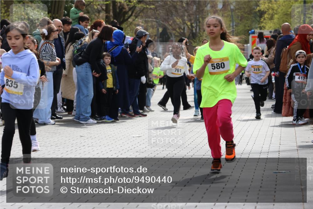 12.04.2026 - 45. Internationalen Wilhelmsburger Insellauf Strokosch-Dieckow http://msf.ph/oto/9490440 12.04.2026 14:22:19 Ziel 805, 272, 124, 731, 739, 580, 835, 752, 761, 559, 315, 973 meine-sportfotos.de