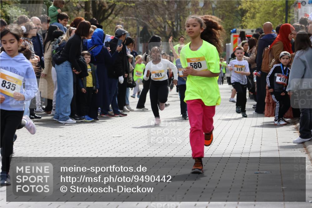 12.04.2026 - 45. Internationalen Wilhelmsburger Insellauf Strokosch-Dieckow http://msf.ph/oto/9490442 12.04.2026 14:22:19 Ziel 805, 272, 124, 731, 739, 580, 835, 752, 761, 559, 315, 973 meine-sportfotos.de