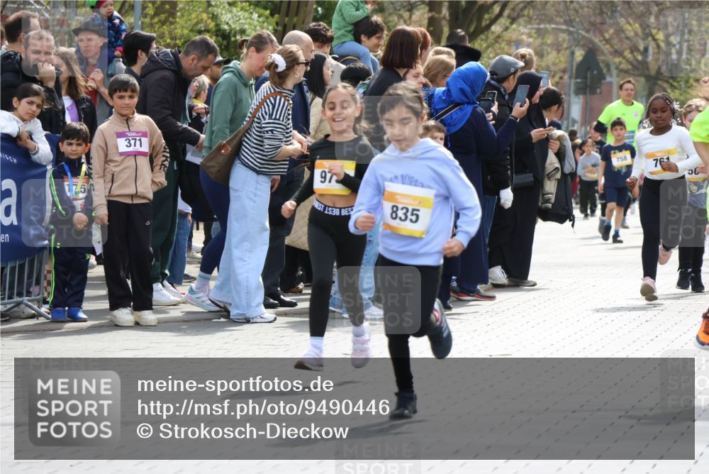 12.04.2026 - 45. Internationalen Wilhelmsburger Insellauf Strokosch-Dieckow http://msf.ph/oto/9490446 12.04.2026 14:22:18 Ziel 1620, 414, 805, 272, 124, 731, 739, 580, 835, 752, 761, 559 meine-sportfotos.de