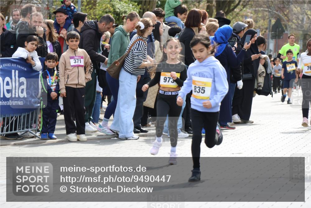 12.04.2026 - 45. Internationalen Wilhelmsburger Insellauf Strokosch-Dieckow http://msf.ph/oto/9490447 12.04.2026 14:22:18 Ziel 1620, 414, 805, 272, 124, 731, 739, 580, 835, 752, 761, 559 meine-sportfotos.de