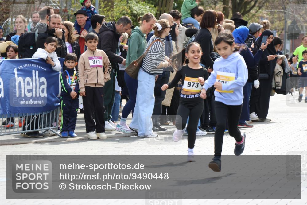 12.04.2026 - 45. Internationalen Wilhelmsburger Insellauf Strokosch-Dieckow http://msf.ph/oto/9490448 12.04.2026 14:22:18 Ziel 1620, 414, 805, 272, 124, 731, 739, 580, 835, 752, 761, 559 meine-sportfotos.de