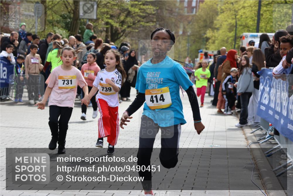 12.04.2026 - 45. Internationalen Wilhelmsburger Insellauf Strokosch-Dieckow http://msf.ph/oto/9490451 12.04.2026 14:22:14 Ziel 1615, 289, 668, 926, 981, 1620, 414, 805, 272, 124, 731, 739 meine-sportfotos.de