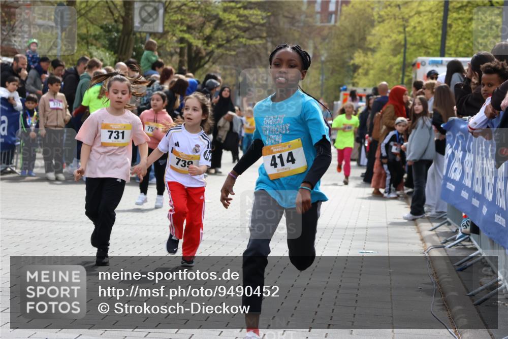 12.04.2026 - 45. Internationalen Wilhelmsburger Insellauf Strokosch-Dieckow http://msf.ph/oto/9490452 12.04.2026 14:22:14 Ziel 1615, 289, 668, 926, 981, 1620, 414, 805, 272, 124, 731, 739 meine-sportfotos.de