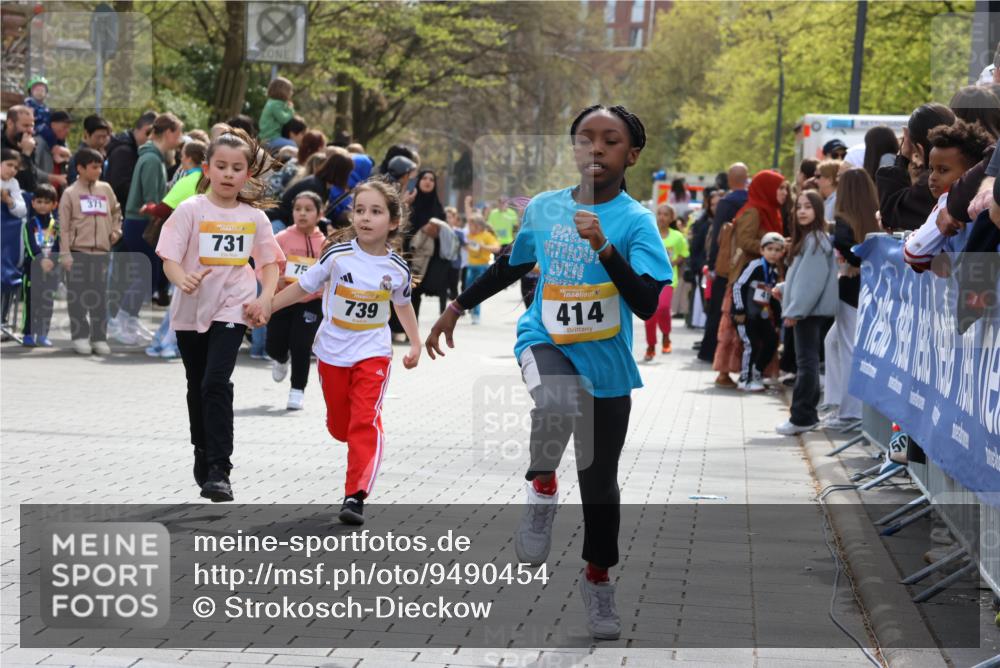 12.04.2026 - 45. Internationalen Wilhelmsburger Insellauf Strokosch-Dieckow http://msf.ph/oto/9490454 12.04.2026 14:22:14 Ziel 1615, 289, 668, 926, 981, 1620, 414, 805, 272, 124, 731, 739 meine-sportfotos.de