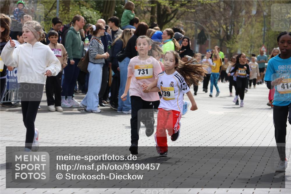 12.04.2026 - 45. Internationalen Wilhelmsburger Insellauf Strokosch-Dieckow http://msf.ph/oto/9490457 12.04.2026 14:22:13 Ziel 1615, 289, 668, 926, 981, 1620, 414, 805, 272, 124, 731, 739 meine-sportfotos.de